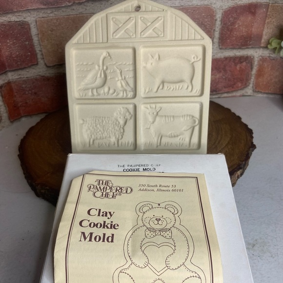 Vintage 1994 The Pampered Chef Clay Cookie Mold Farm Yard Friends NEW - Picture 2 of 9